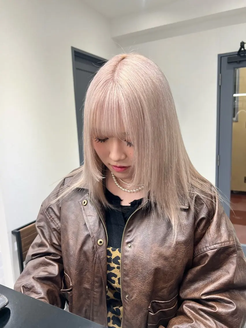 ミディアム カラー ショート/ウルフ カットモデル募集のヘアスタイル