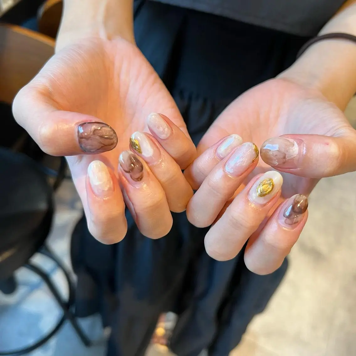 ネイル ブラウン ニュアンスネイル ぷっくりネイル sode shioriのネイルデザイン