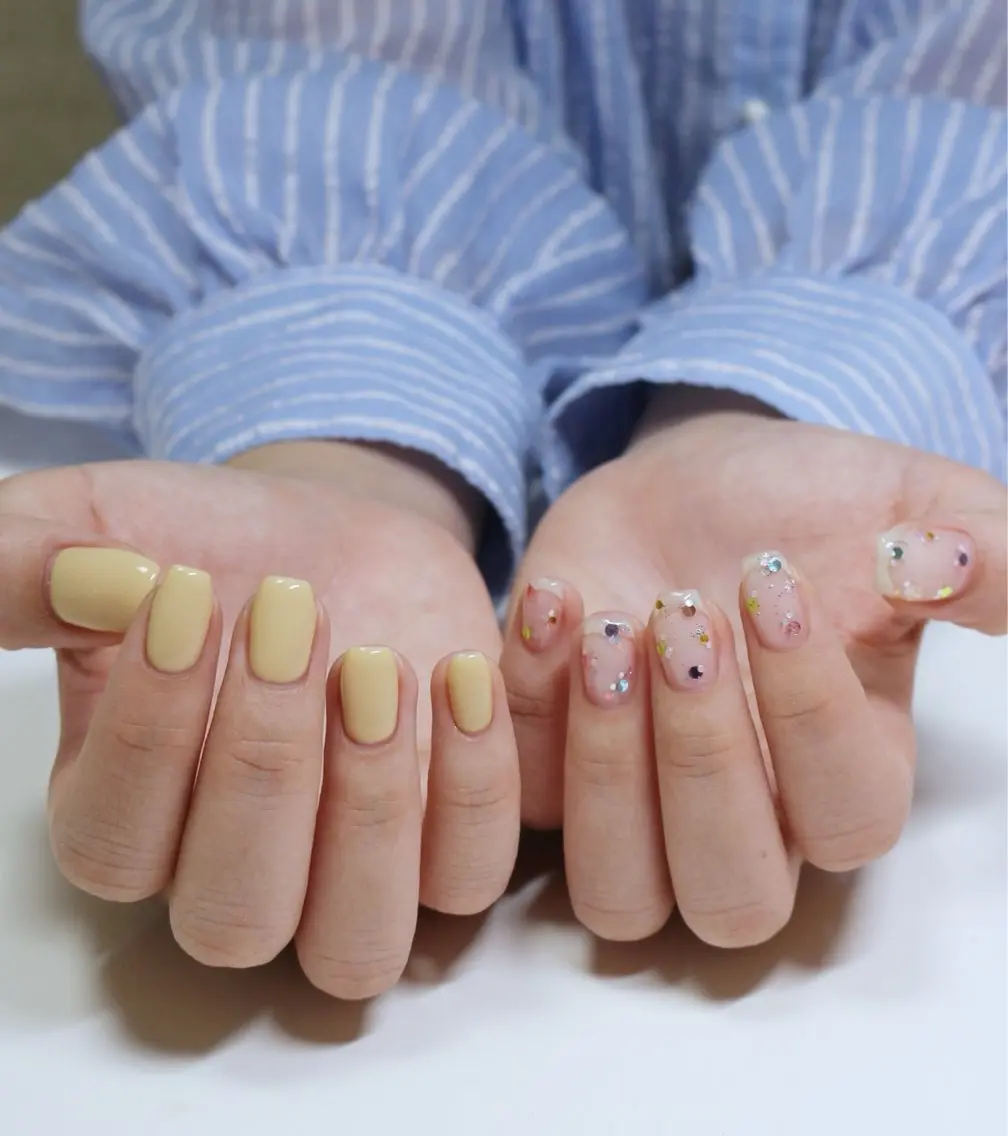 ネイル キラキラネイル ラメ(グリッター) 夏ネイル 黄色 ハンドネイル Baku Nailsのネイルデザイン