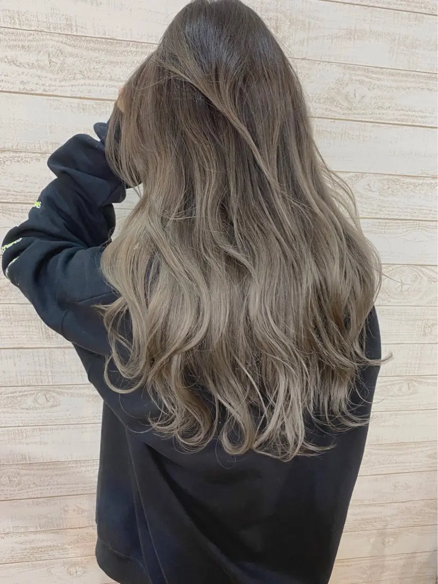 ロング カラー バレイヤージュ グラデーションカラー レイヤーカット カット ヘアカラー トリートメント ✨原宿ハイトーン ブリーチ職人菊池のヘアスタイル