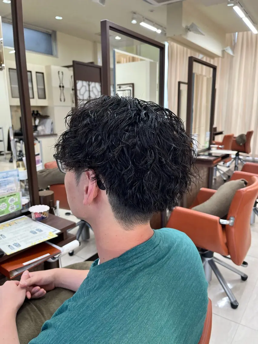 ショート パーマ メンズ センターパート メンズパーマ ツイストスパイラルパーマ 刈り上げ スパイラルパーマ 🧊メンズ特化🧊 高木航希のヘアスタイル