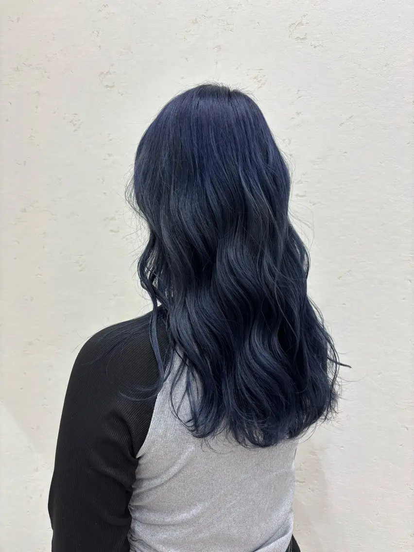 カラー ブリーチ ブルーカラー タカハシ アン🎧 🤍のヘアスタイル