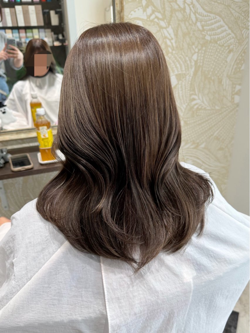 ミディアム ミディアムレイヤー レイヤーカット ヘアカラー moe🥣小顔顔周り /艶カラーのヘアスタイル