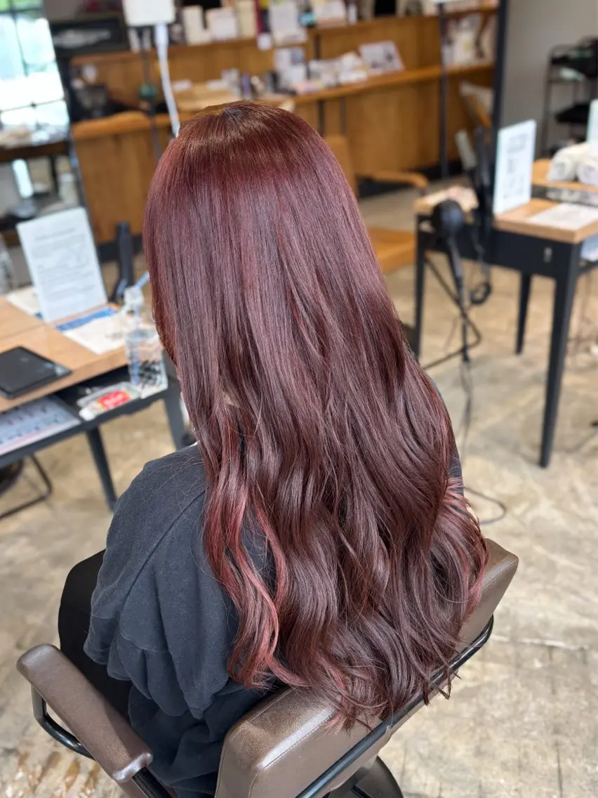 ロング カラー レッドカラー カット ヘアカラー トリートメント はっとり ななせのヘアスタイル