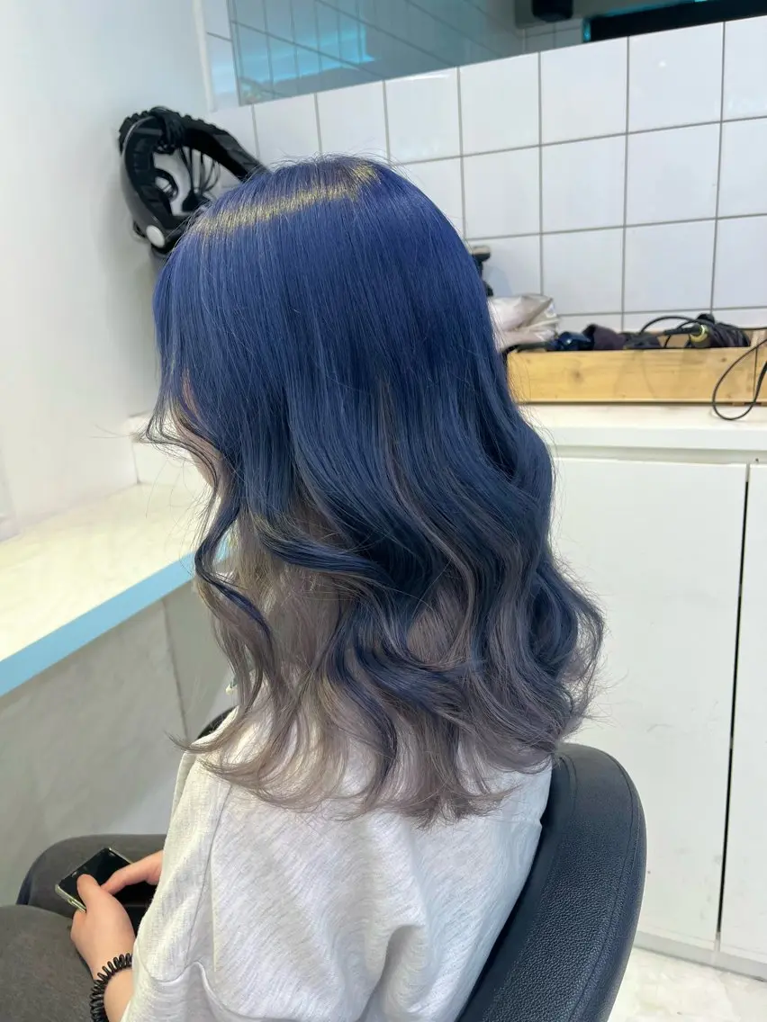 セミロング カラー ヘアカラー トリートメント ブリーチカラー 🩵MIZUKIのヘアスタイル