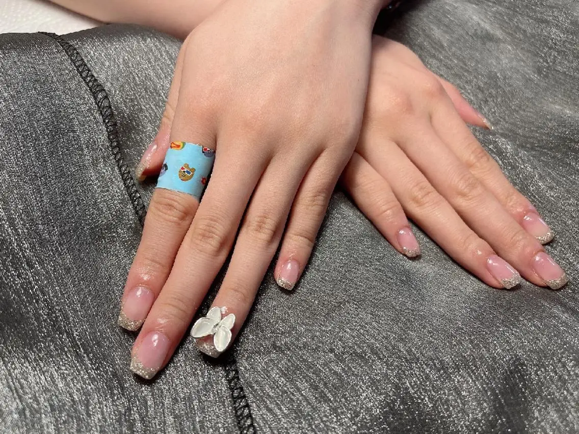 ネイル ハンドネイル ハンドケア ENsalon AKIRAのネイルデザイン