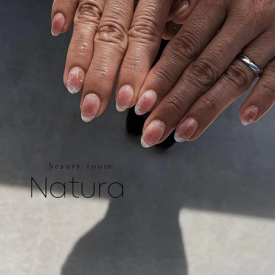 ネイル マツエク・マツパ アイブロウ ハンドネイル beautyroom Naturaのネイルデザイン