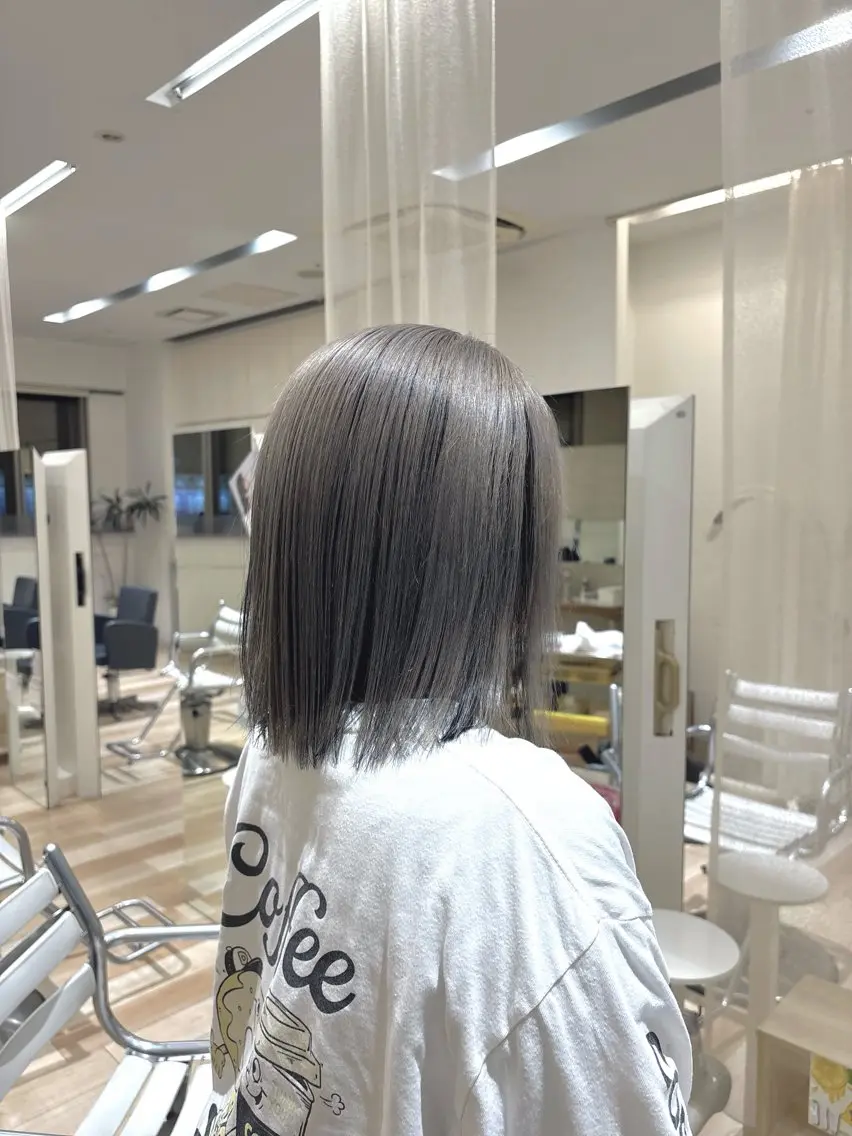 ミディアム カラー 切りっぱなしボブ ボブ 安江 萌のヘアスタイル