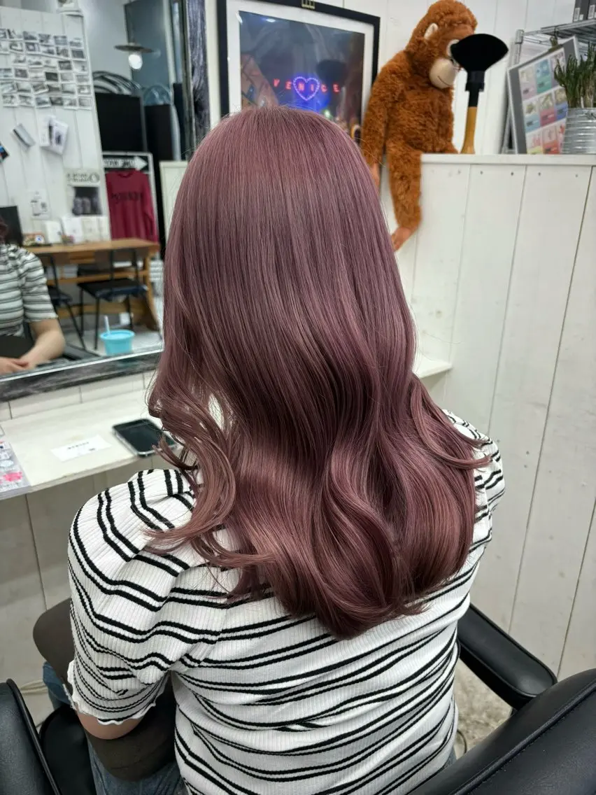 ロング カラー ブリーチ カット ヘアカラー トリートメント Ann./艶髪 /レイヤーカットのヘアスタイル