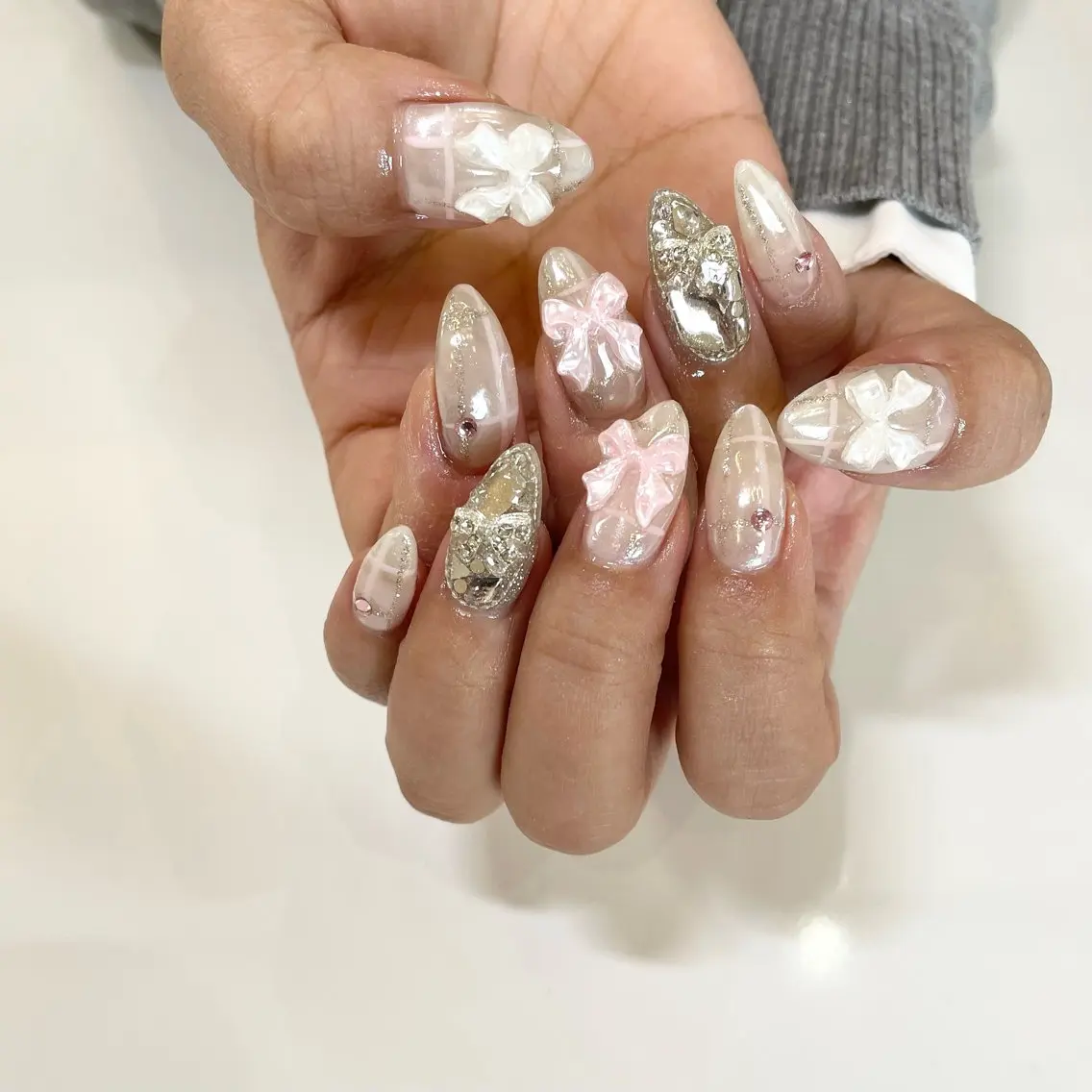 キラキラストーン💎※他店ジェルオフ＋1500円。※スカオフの場合＋2500円（税込）※＋パーツ250​〜​500円🦋の写真