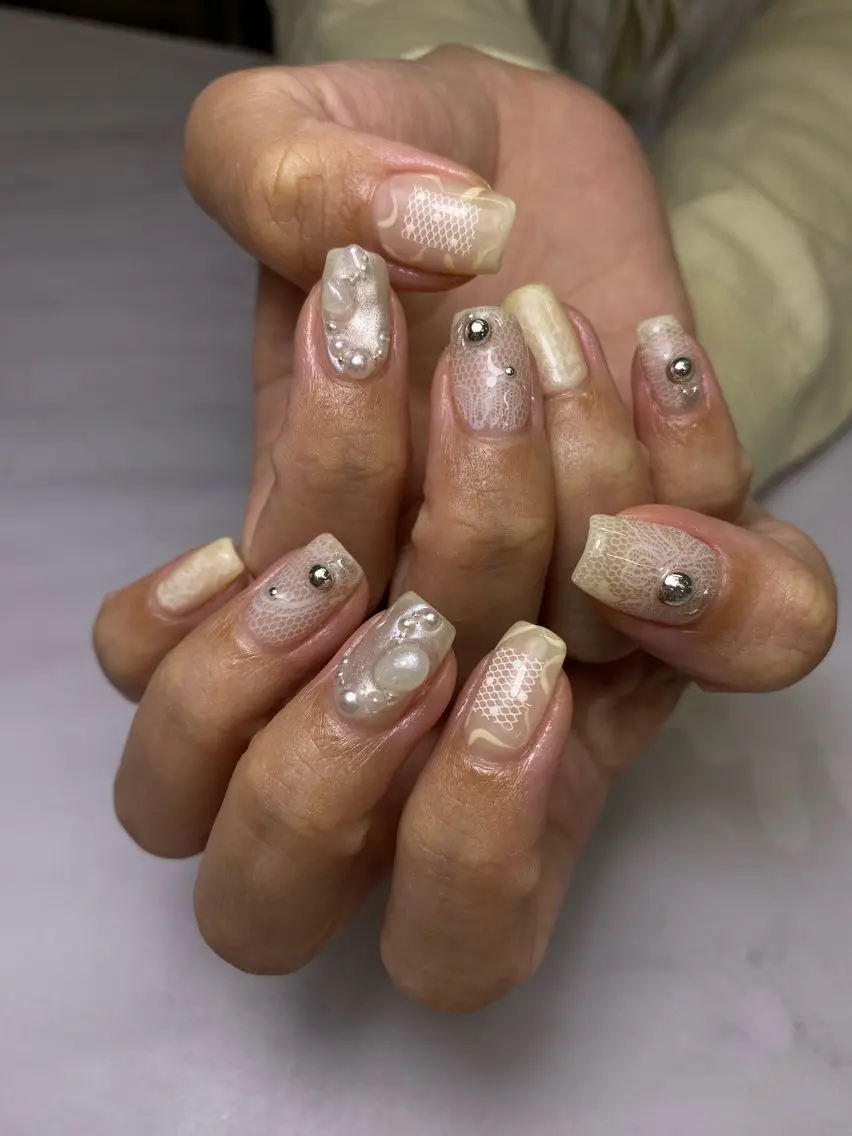 ネイル 成人式 フラッシュネイル フレンチネイル ガーリー キラキラネイル ハンドネイル 草加ニュアンスネイル 🌚hersのネイルデザイン