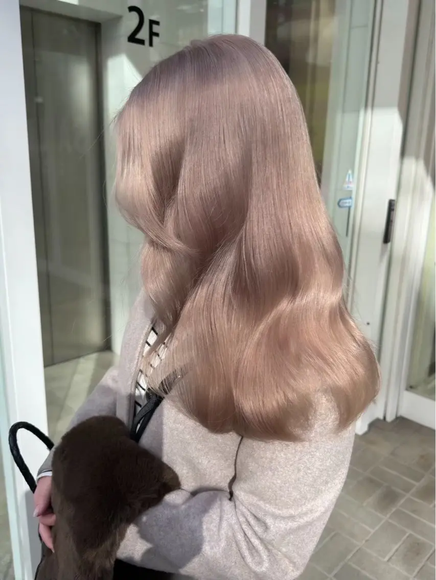 ロング カラー ハイトーンカラー ヘアカラー トリートメント ハッシュカット🩶 レイヤー/ハイトーンのヘアスタイル