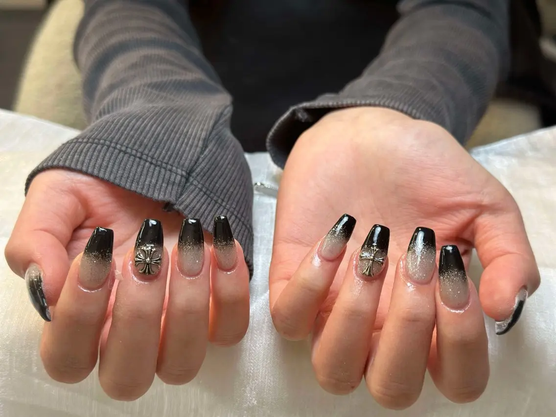 ネイル グラデーション キラキラネイル ワンカラーネイル 冬ネイル Nie Nail Shinokuboのネイルデザイン