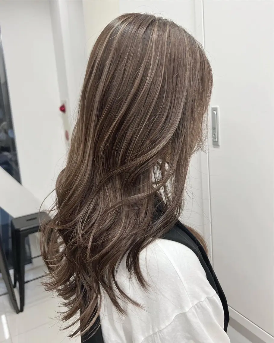セミロング パーマカラー支持⭕️ 春山凜乃介のヘアスタイル