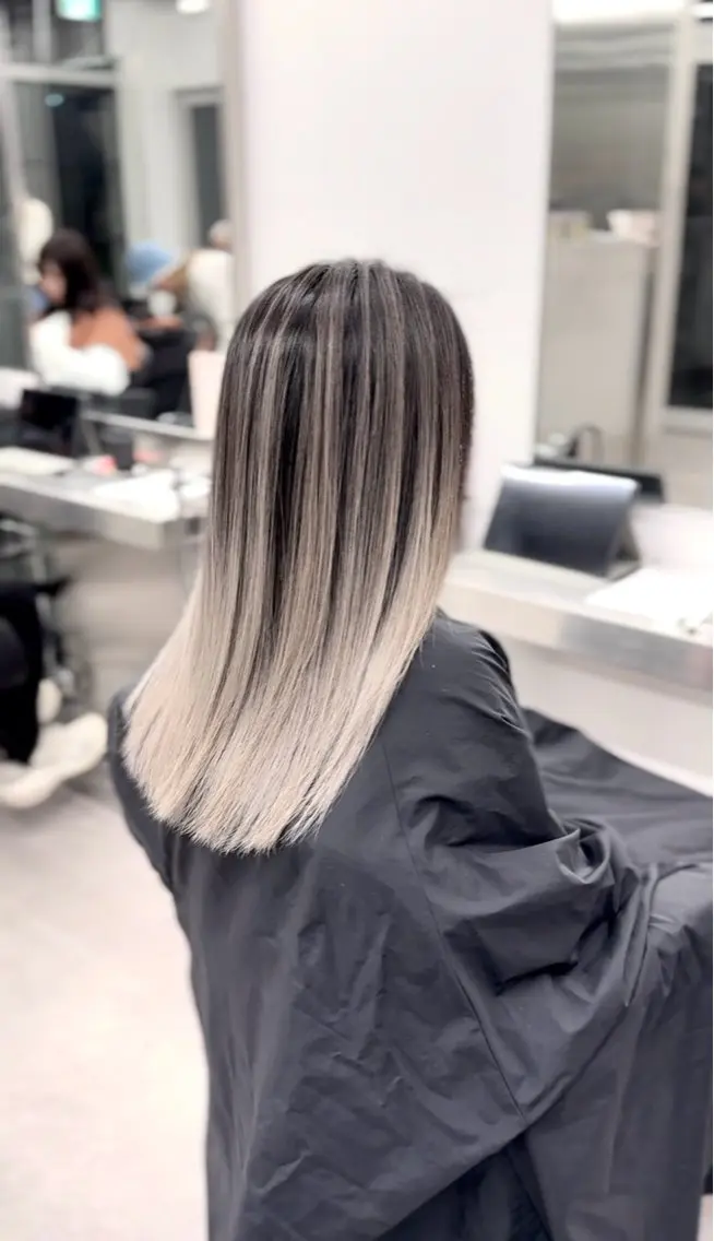 セミロング カラー ブリーチ×エクステ 超特化美容師のヘアスタイル