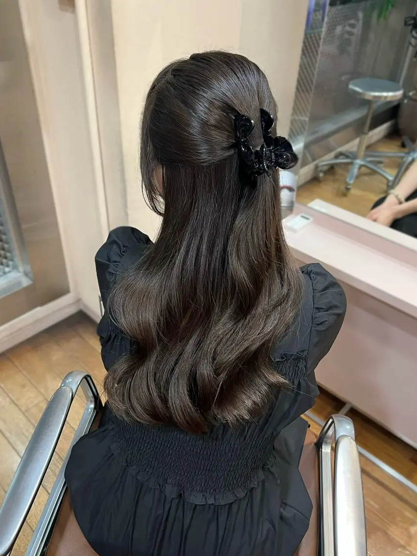 ロング カラー ヘアカラー 'AXIS 栄 Konomiのヘアスタイル