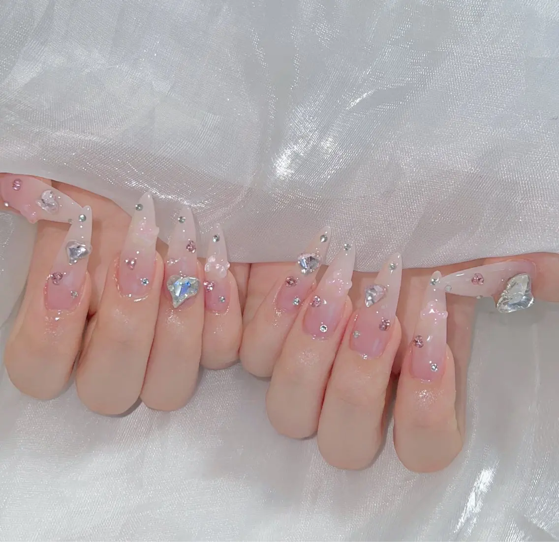 ネイル 成人式 ロングネイル マグネットネイル 大理石ネイル(マーブル) リボン ハンドネイル ZUZU AMEE NAILのネイルデザイン
