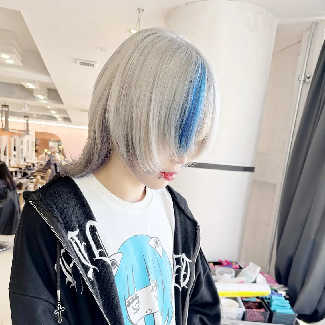 ミディアム カラー ベージュカラー ブリーチ ブルーカラー ケアブリーチ ダブルカラー レイヤーブリーチ特化 ホワイト専門/岸のヘアスタイル