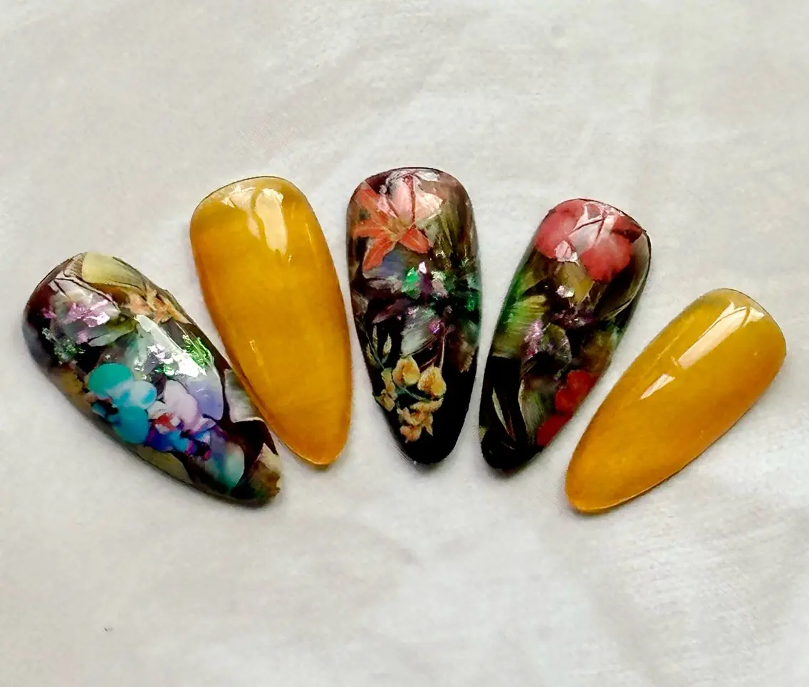 ネイル ハロウィン キラキラネイル マグネットネイル ミラーネイル ニュアンスネイル Mai’s nailのネイルデザイン