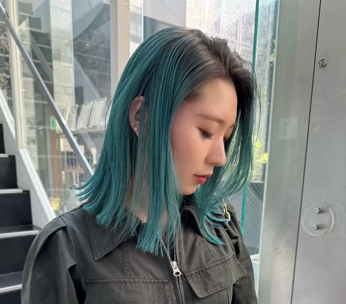 ミディアム カラー ブリーチ ダークグレー ダブルカラー ハイライトカラー ボブ カット ヘアカラー トリートメント CHERIEブリーチ ダブルカラー　天神のヘアスタイル