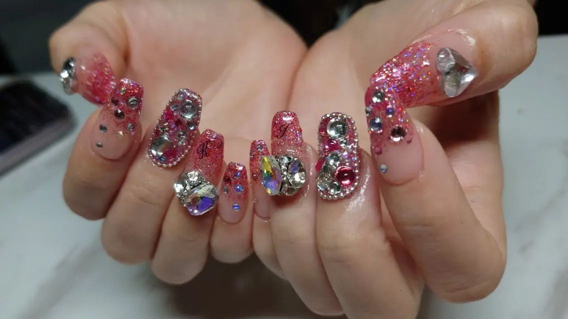 ネイル キラキラネイル ハンドネイル Nailsalon AMAのネイルデザイン