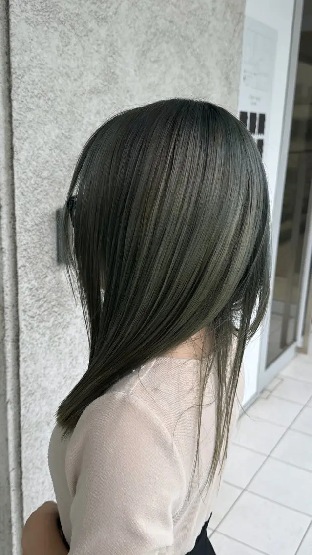 セミロング カラー カット 縮毛矯正 トリートメント 椎葉 祐也のヘアスタイル