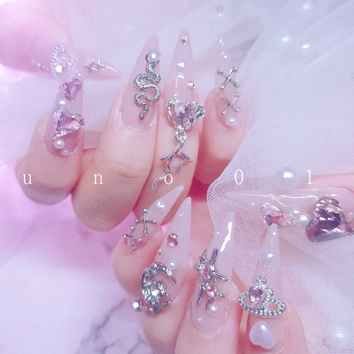 ネイル アートネイル ミディアムネイル ハンドネイル 梅田🦄中崎町🩵 u n o 0 1のネイルデザイン