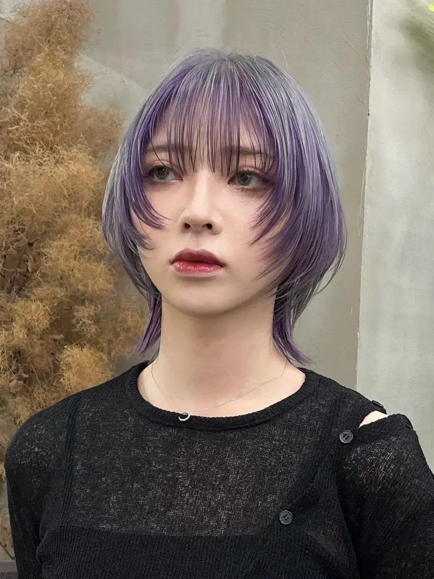 ミディアム カラー ヘアカラー イツク ⚡️ ルーツ/ハイトーンのヘアスタイル