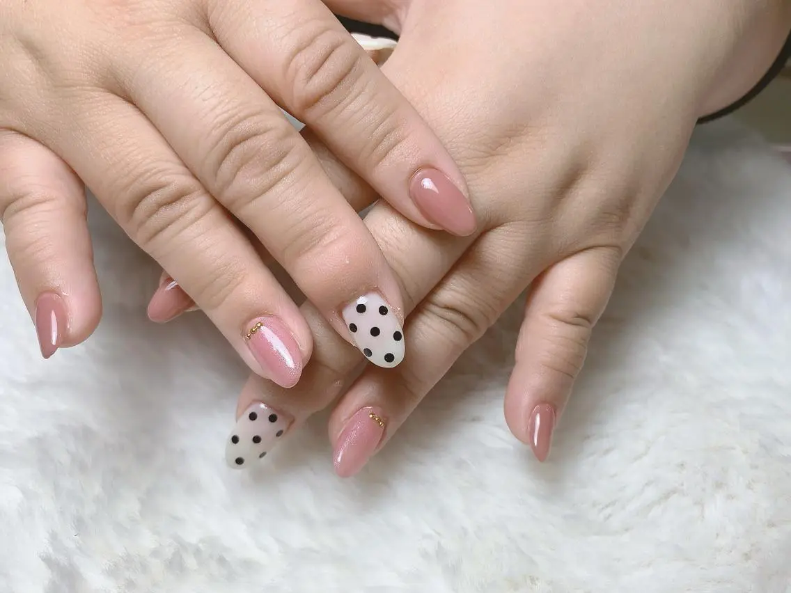 ネイル ドット シンプルネイル 春ネイル Flora Nail 【フローラ ネイル】のネイルデザイン