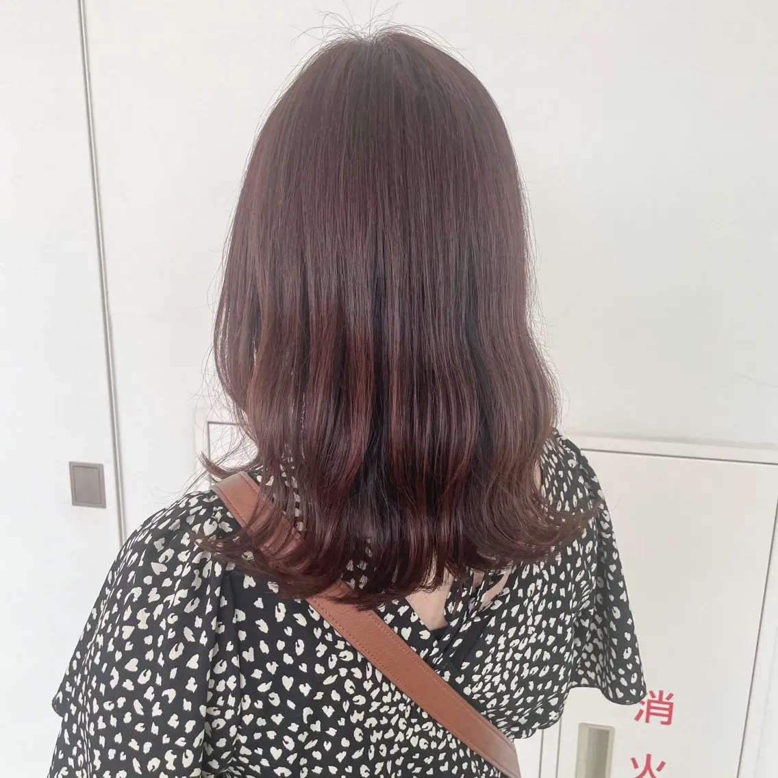 ミディアム ピンクブラウン くびれヘア 落合 美穂のヘアスタイル