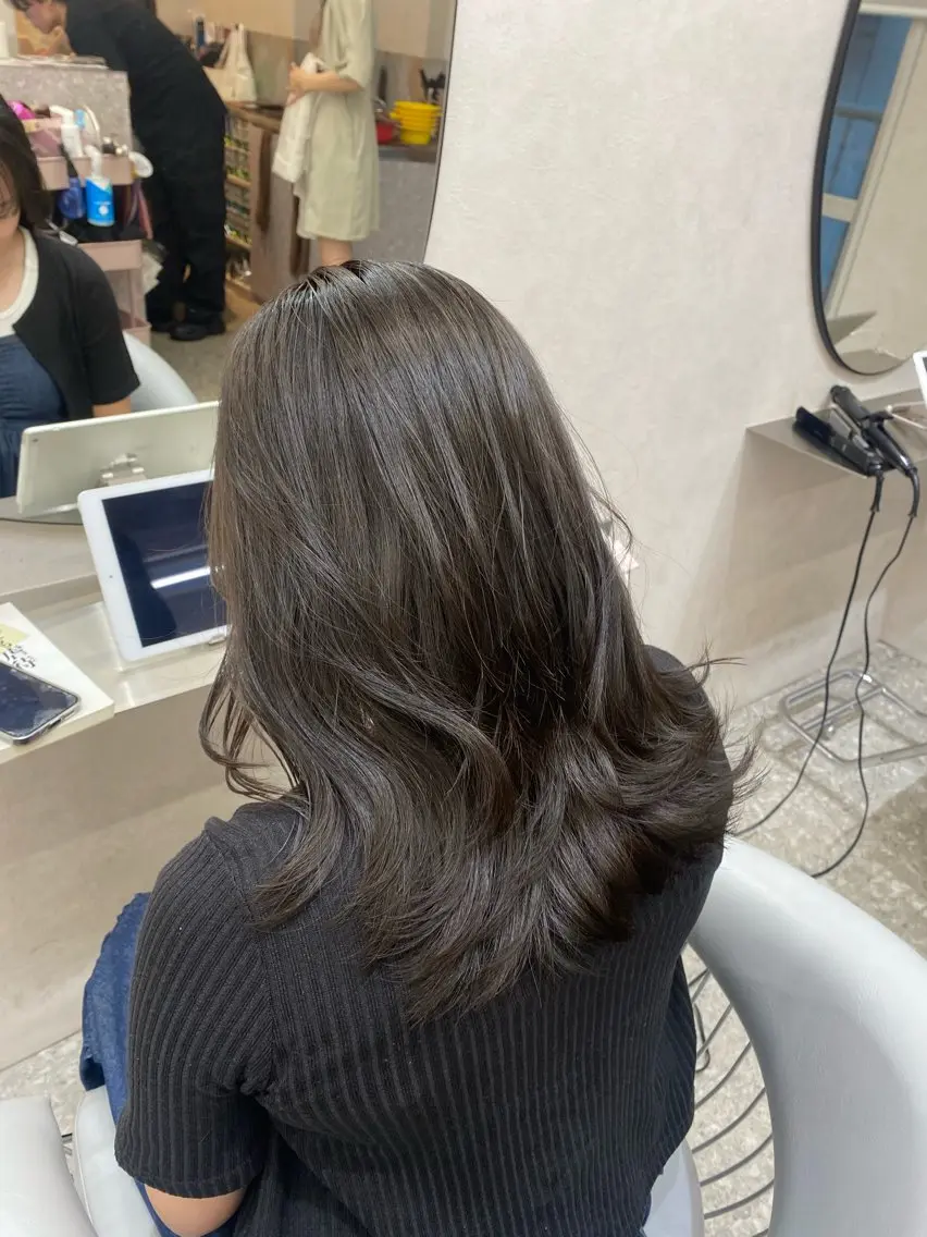 ロング カラー ヘアアレンジ カット ヘアカラー トリートメント なな 顔周りカット/ 透明感カラーのヘアスタイル