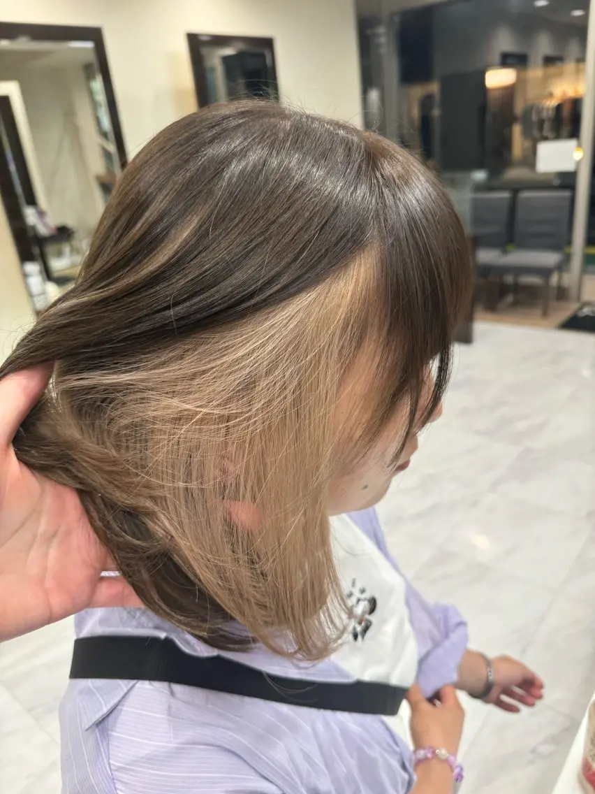 ミディアム カラー ヘアアレンジ 切りっぱなしボブ アッシュ アッシュブラウン ミストバング ベージュカラー カット ヘアカラー トリートメント 目黒 碧人のヘアスタイル
