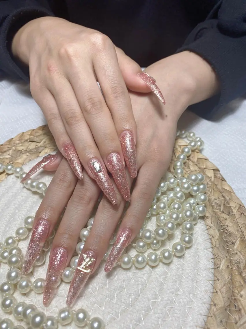 オフ🈚️10本長さ出しマグネット💅パーツ二個付きプレゼント🎁の写真