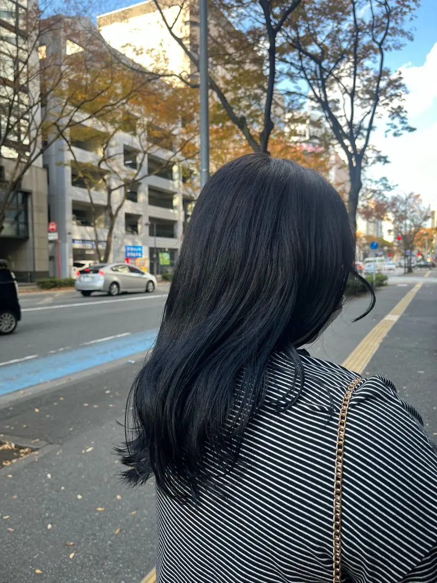 ミディアム まみ/レイヤーカット /暖色カラーのヘアスタイル