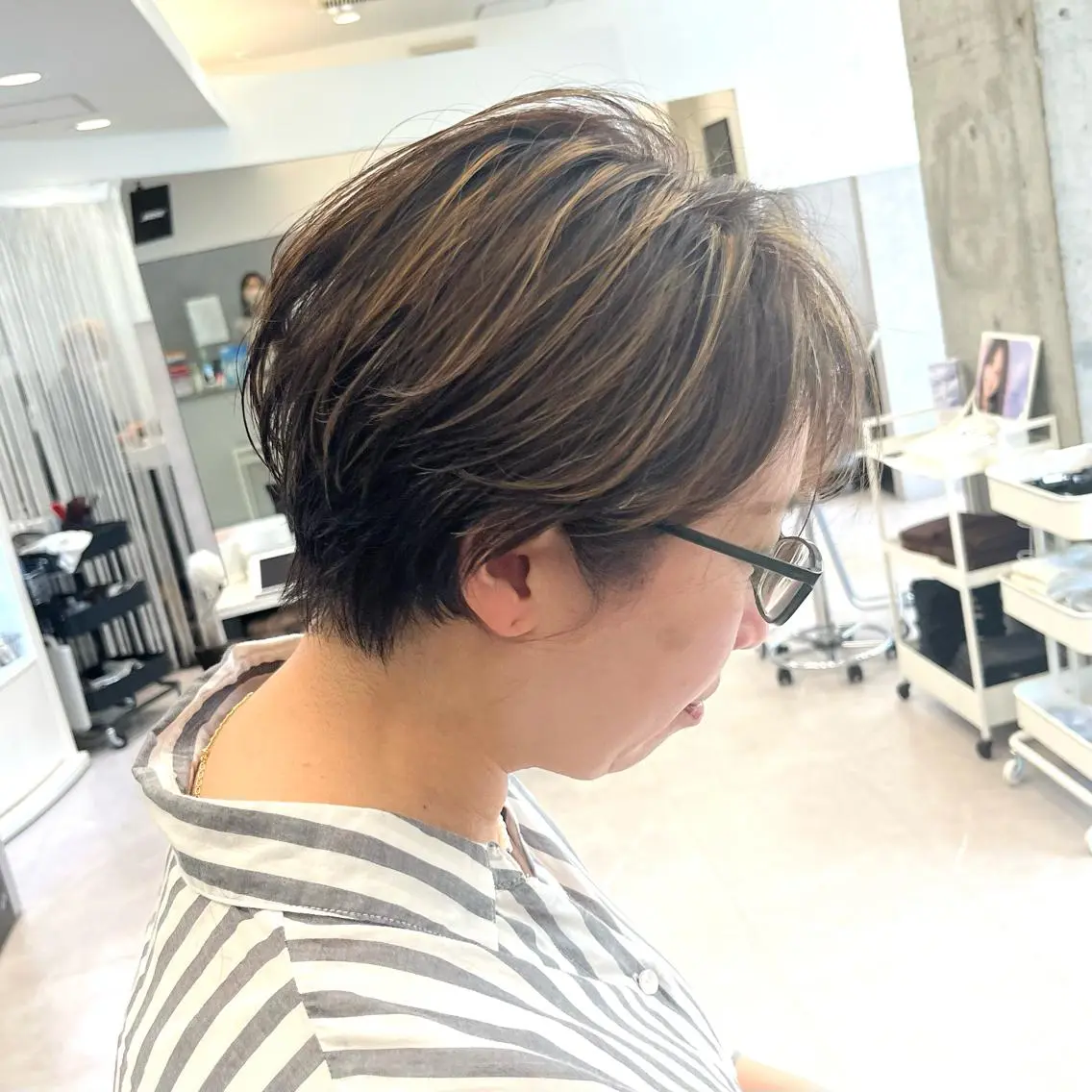 骨格矯正カット+白髪ぼかしハイライトの写真