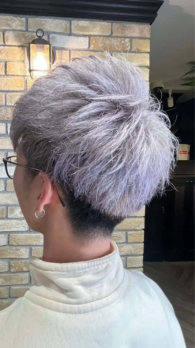 ショート カラー メンズ モヒカン ソフトモヒカン シルバー ホワイトシルバー Monan渋谷 YUUKIのヘアスタイル