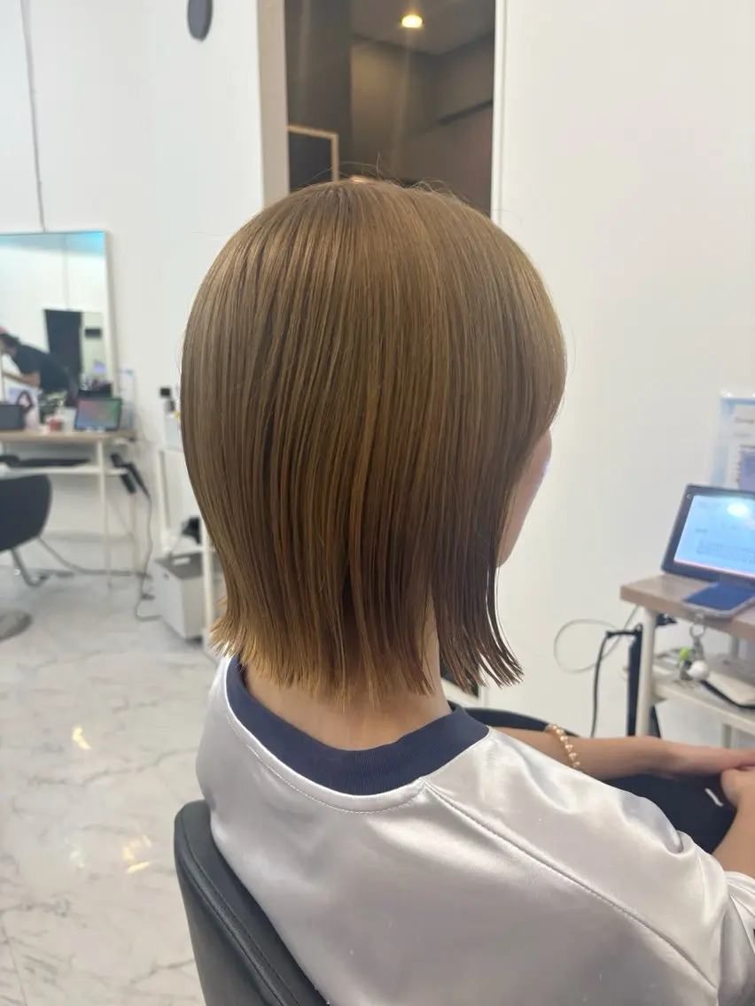 ミディアム カラー 八巻媛香/ ﾚﾃﾞｨｰｽｶｯﾄのヘアスタイル
