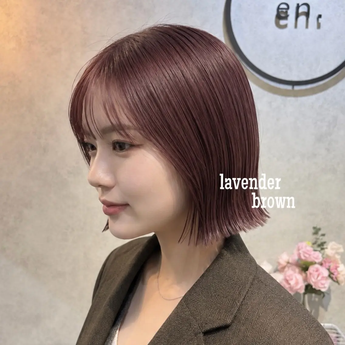 ミディアム カラー ブラウンカラー ラベンダーカラー ラベンダーブラウン ボブ 外ハネヘア カット ヘアカラー トリートメント 暖色カラー/パラッと Bob/モエのヘアスタイル
