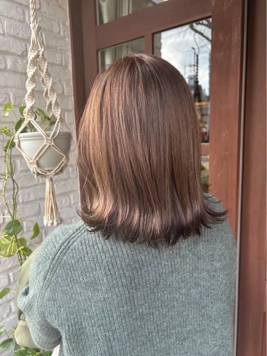 セミロング ヘアカラー トリートメント ヘッドスパ qpulaあいみ 透明感カラーのヘアスタイル