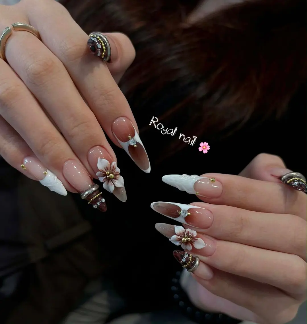 ネイル フレンチネイル ジェルネイル 韓国ネイル マグネットネイル 持ち込み ハンドネイル Royal Nailのネイルデザイン
