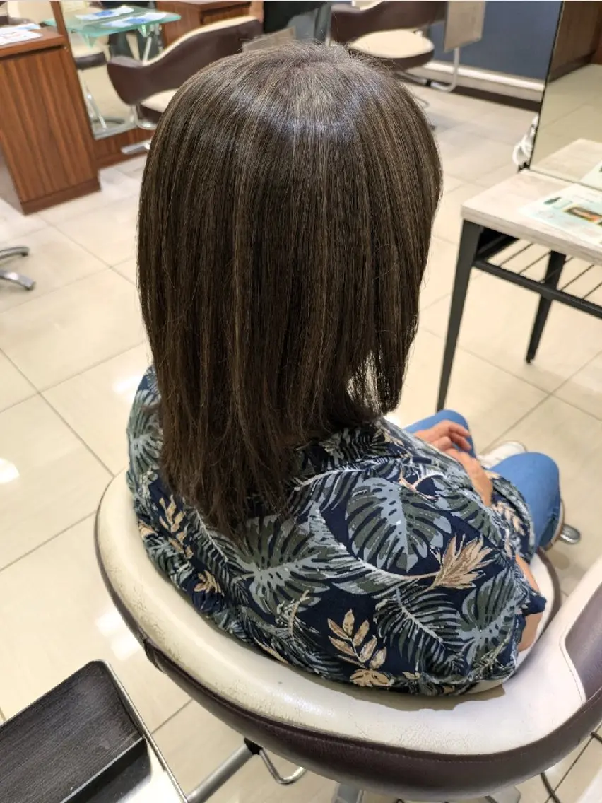 ミディアム ハイライト Yoko ブリーチカラーのヘアスタイル
