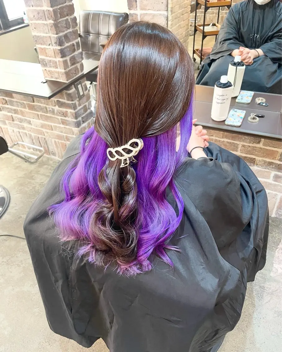 ロング カラー ブリーチ ブラウンカラー チョコレートブラウン インナーカラー バイオレットカラー カット ヘアカラー トリートメント 艶カラー/インナー /グラデ/大西小百合のヘアスタイル
