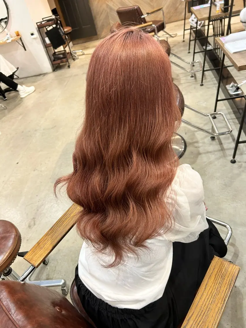 セミロング 韓国風ヘア 梅田ストレート💕 赤み消し透明感カラーのヘアスタイル