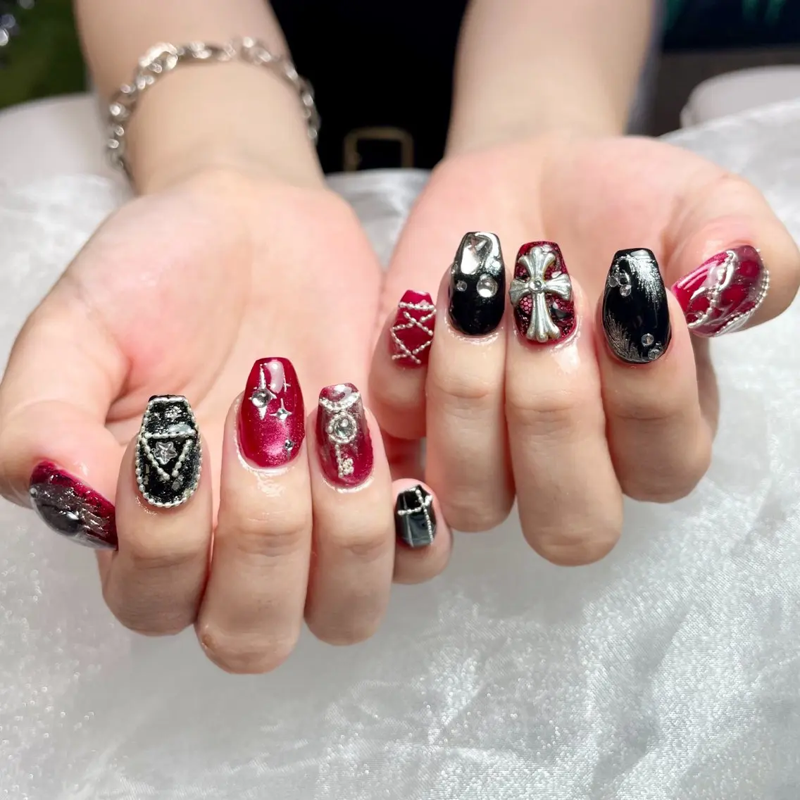 ネイル アートネイル 長さ出し フレンチネイル グラデーション キラキラネイル Yuki Nailのネイルデザイン