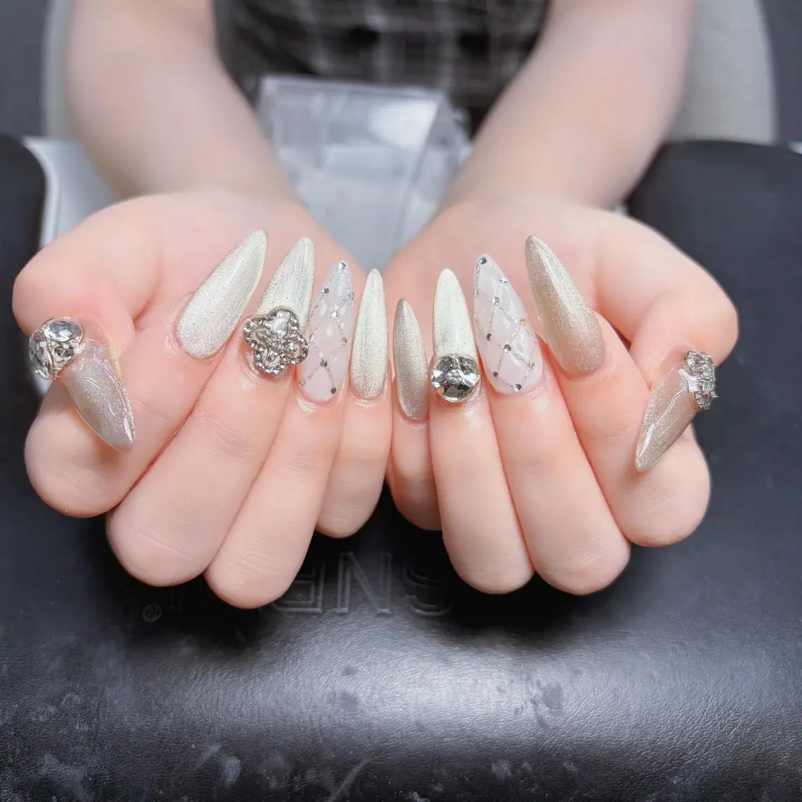ネイル アートネイル ジェルネイル 韓国ネイル ニュアンスネイル ハンドネイル Luna Nail.Novaのネイルデザイン