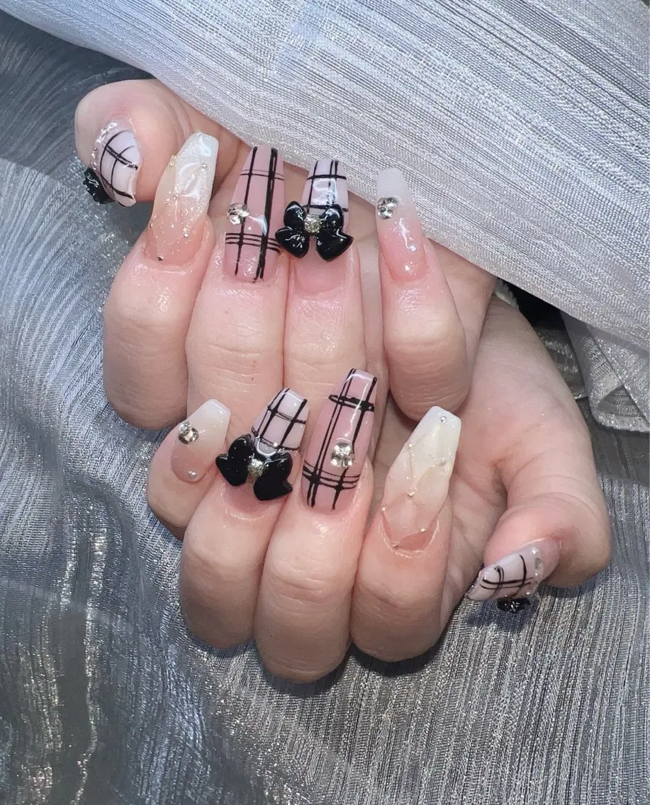 ネイル オーロラネイル チークネイル 長さ出し フットネイル フレンチネイル ハンドネイル Lee Nailsのネイルデザイン