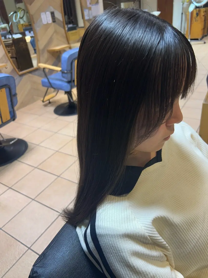 ロング 顔まわりレイヤー 顔周りカット レイヤーカット ロング 艶髪特化矯正カット ✨️MOMOEのヘアスタイル