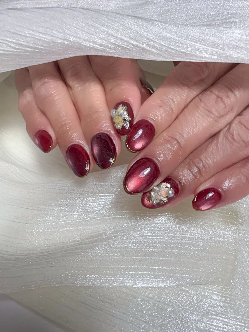 ネイル アートネイル ボルドー ゴールド マグネットネイル ハンドネイル nail salon minthのネイルデザイン