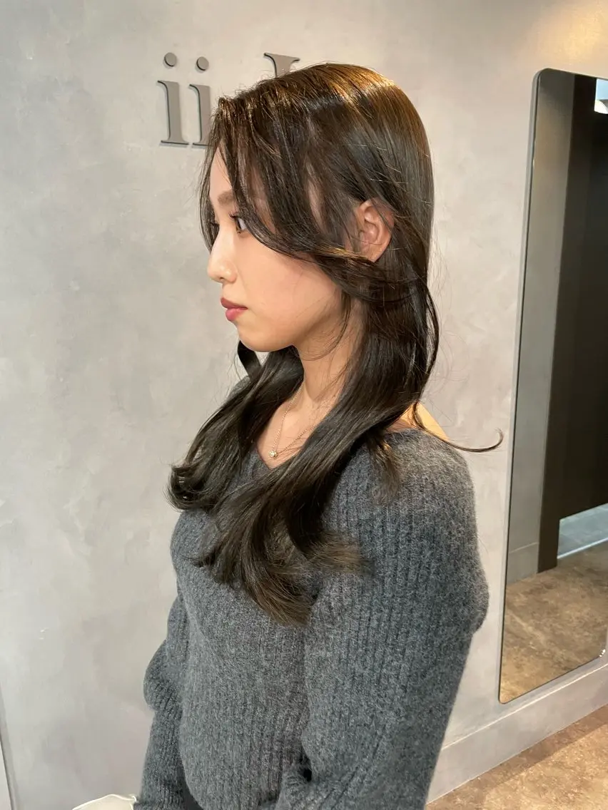 セミロング 髪質改善 岡田 大樹のヘアスタイル