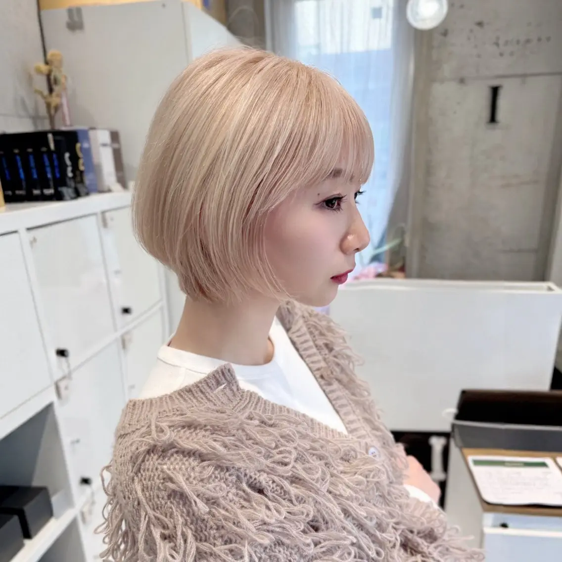 ショート カラー ショートボブ ブリーチ ブロンド ホワイトブロンド ボブ 新越谷HATTORI 似合わせカットカラーのヘアスタイル